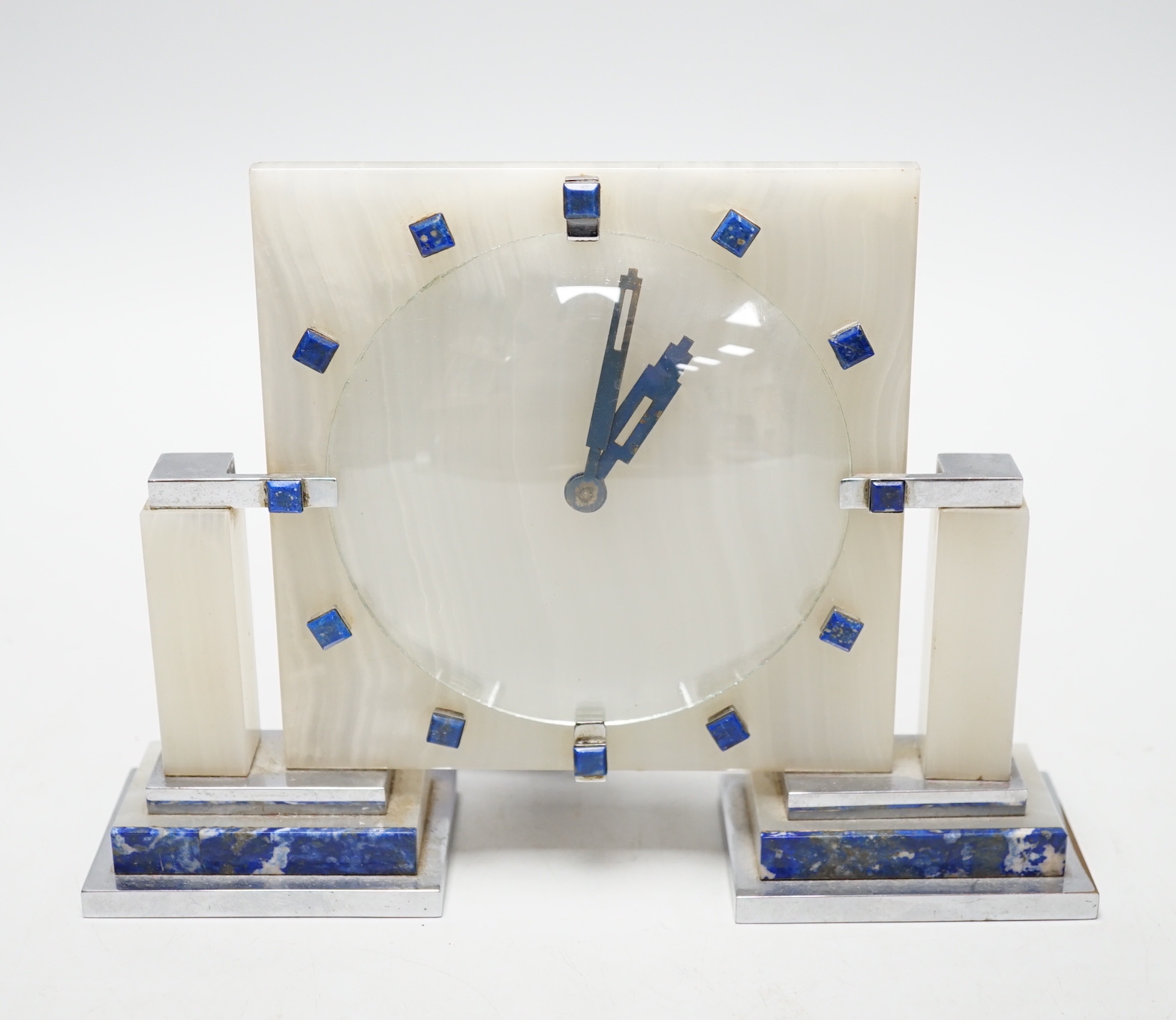 An Art Deco Smiths onyx and lapis lazuli mantel clock, 21.5cm wide